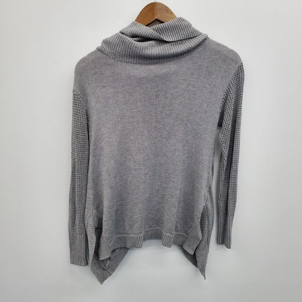 Womens Gray‎ Waffle Knit Cross Body Button Turtleneck Sweater Size S Long Sleeve